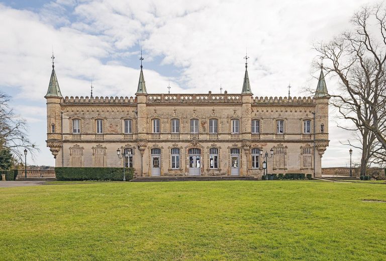 Château de Launaguet: A Historic Château and Town Hall in France