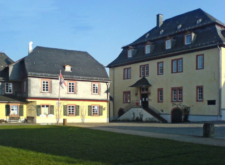 Schloss Wehen: A Palace and Former Administrative Seat in Germany
