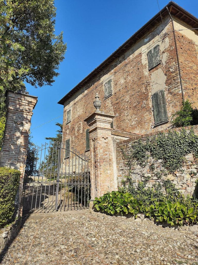 Castello di Montecalvo: A Medieval Fortification in Italy