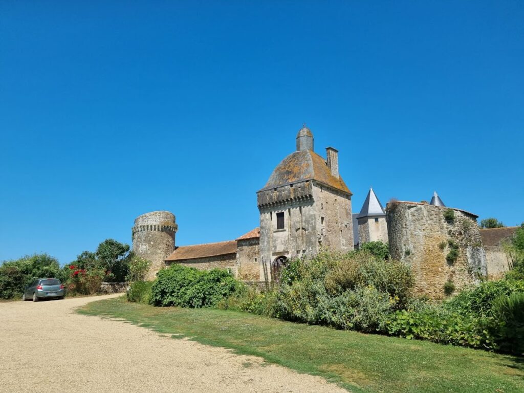 Château de Marconnay: A Historic French Castle Reflecting Gothic and Renaissance Heritage 3 Château de Marconnay