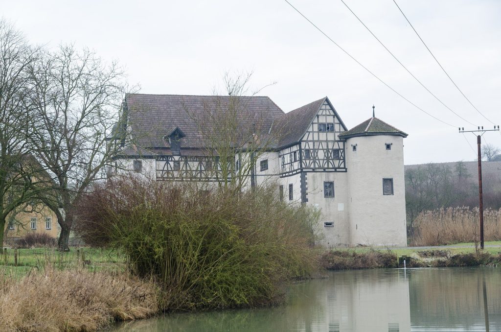 Roßrieth Castle: A Renaissance Moated Castle in Bavaria 2 Roßrieth castle