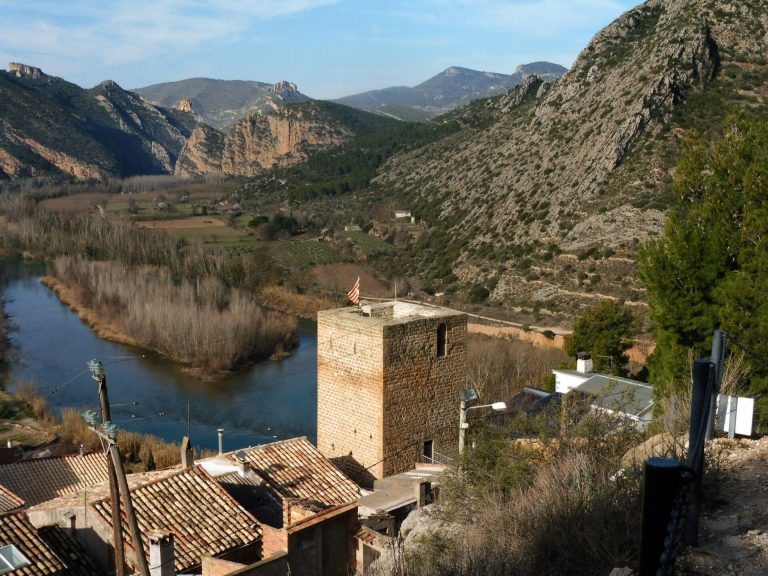 Castell de Camarasa: An Andalusi Territorial Castle in Spain