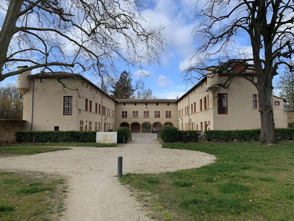 Château de Fétan: A Fortified Noble Residence in Trévoux, France 2 Château de Fetan
