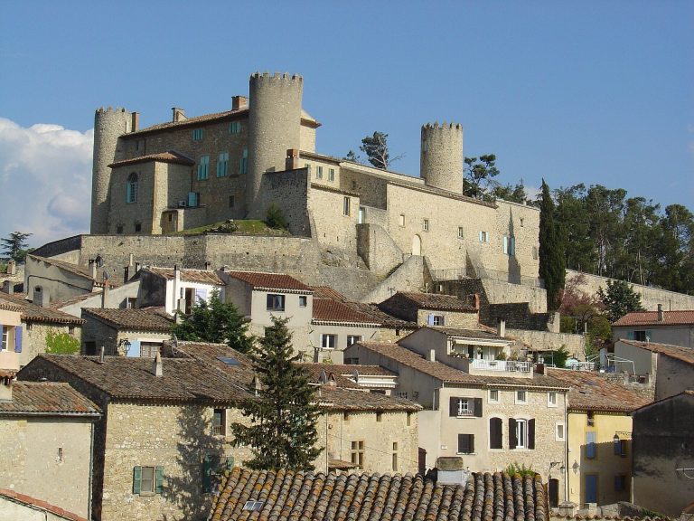 Château de Mirabeau: A Fortified Castle in France