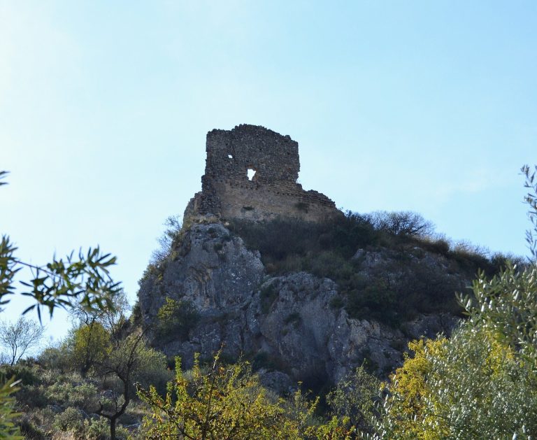 Castell de Travadell: A Muslim-Origin Hill Fortification in Spain