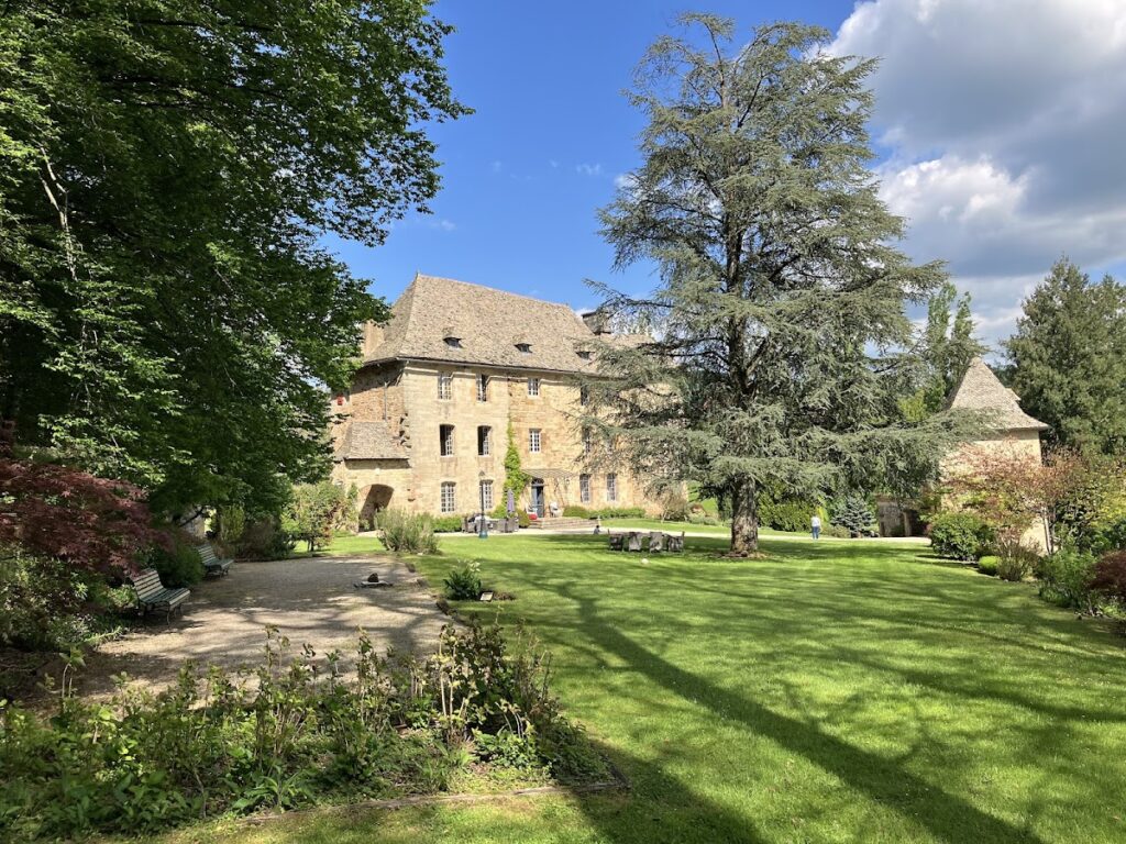 Saint-Thamar Castle: A Historic Residence in Terrou, France 1 Château de Saint-Thamar