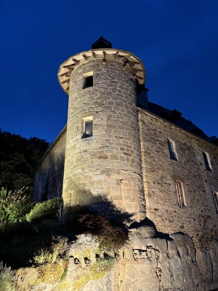 Saint-Thamar Castle: A Historic Residence in Terrou, France 2 Château de Saint-Thamar