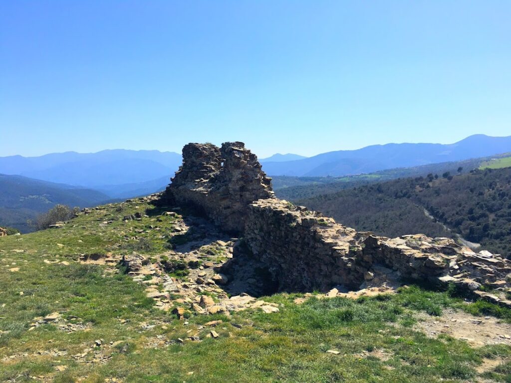 Belpuig Castle: A Medieval Fortified Stronghold in France 1 Château de Belpuig