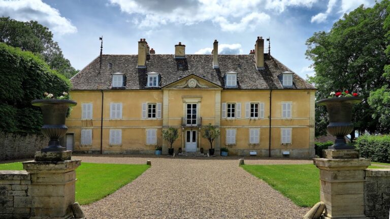Château de Jallerange: An 18th-Century French Estate in Jallerange