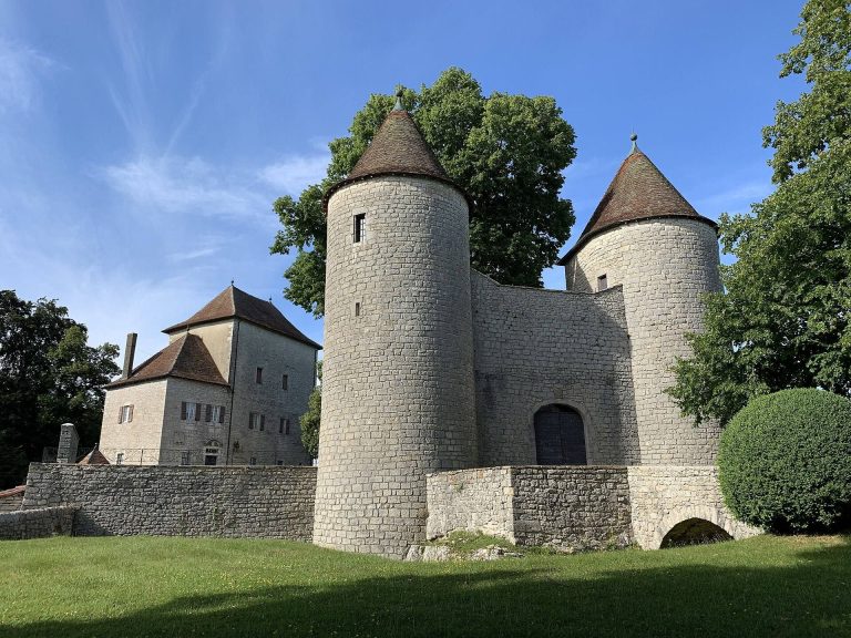 Château d’Andelot: A Gothic Fortified Castle in France