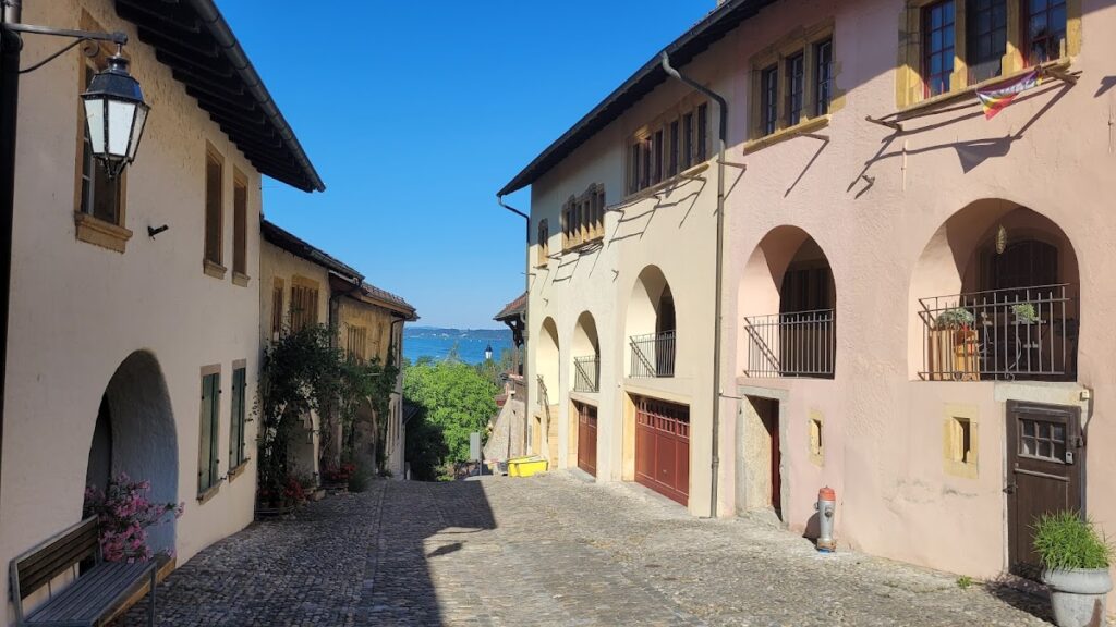 Erlach Castle: A Medieval Fortress and Administrative Center in Switzerland 4 Erlach Castle