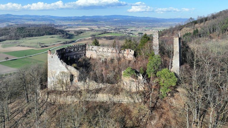 Burgruine Zelking: Ancestral Castle of the Zelking Family in Austria
