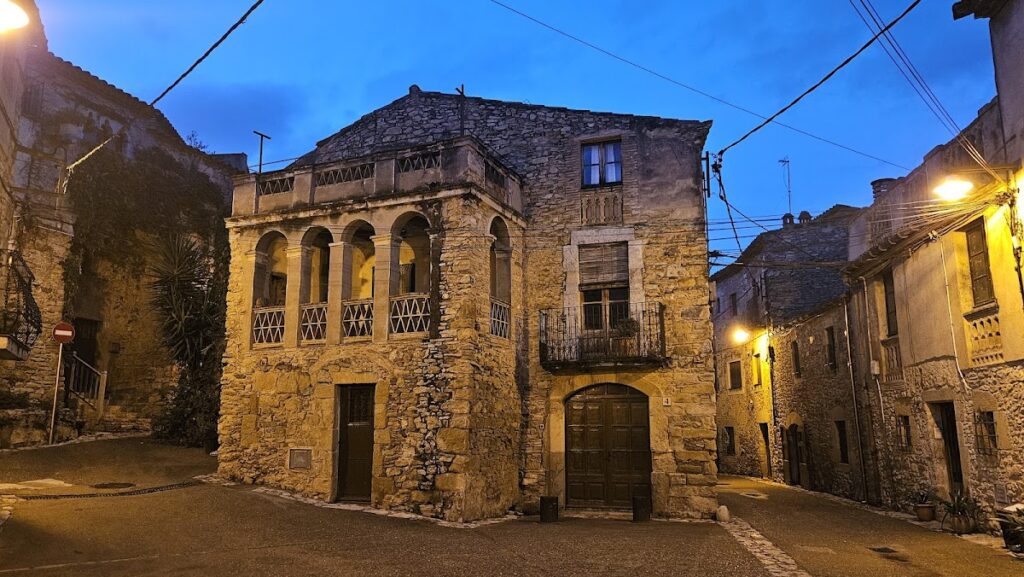 Castell de Pals: A Medieval Castle in Pals, Spain 1 Castell de Pals