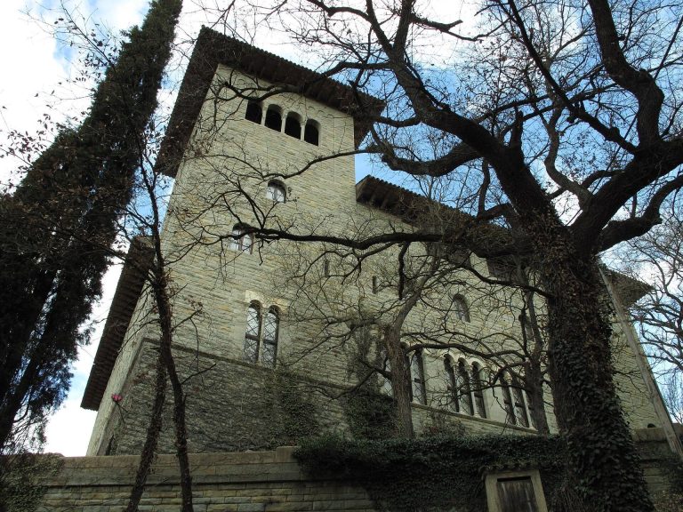 Domus de Sala-d’Heures: A Fortified Medieval Residence in Spain