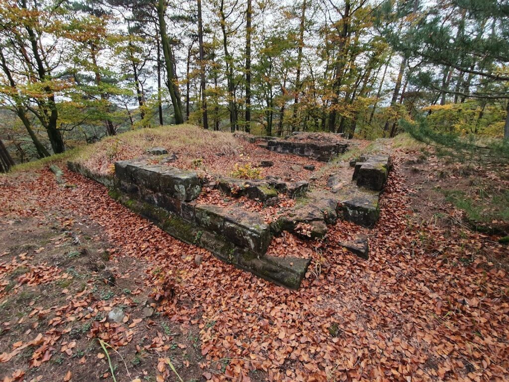 Burg Perlenberg: A Staufen-Period Hilltop Castle in Germany 1 Burg Perlenberg