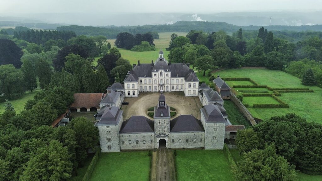 Castle of Warfusée: An Eighteenth-Century Château in Belgium 1 Castle of Warfusée