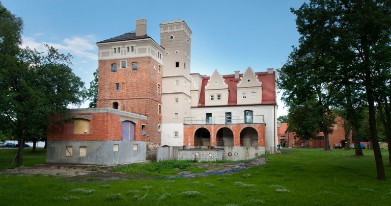 Manor in Ślęza: A Medieval Tower and Renaissance Residence in Poland