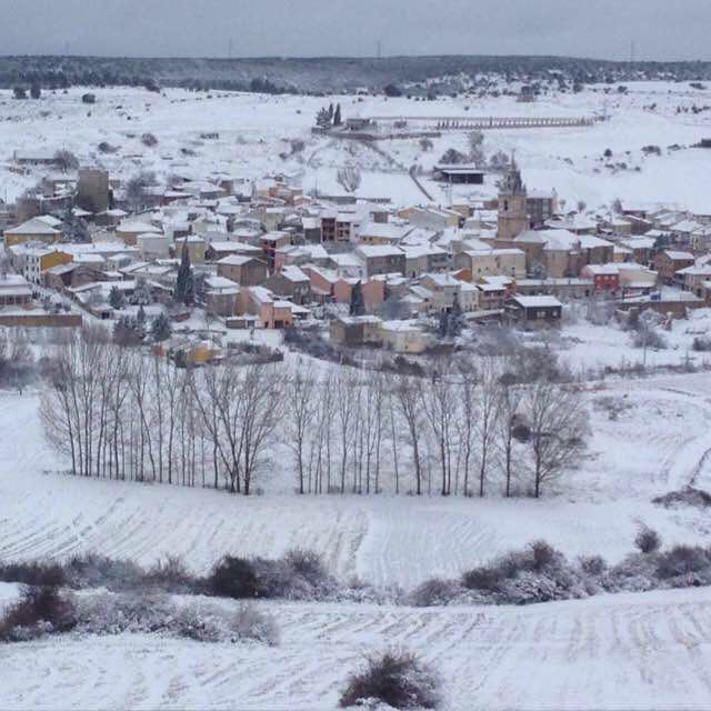 Castillo y murallas de Escamilla: A Historic Fortress in Spain