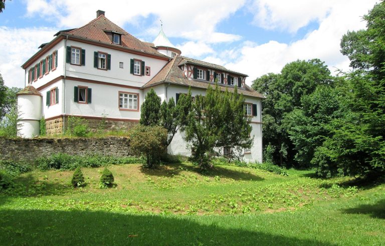 Schloss Lindach: A Castle Complex and Cultural Monument in Germany