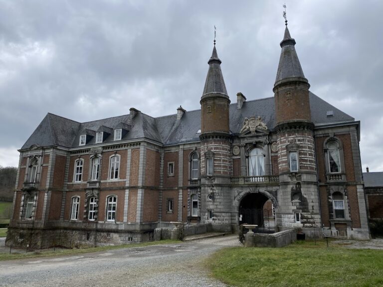 Presles Castle: A Historic Estate in Aiseau-Presles, Belgium