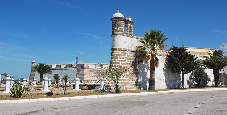 Castillo de San Lorenzo de Puntales: Fortress Guarding the Inner Bay of Cádiz