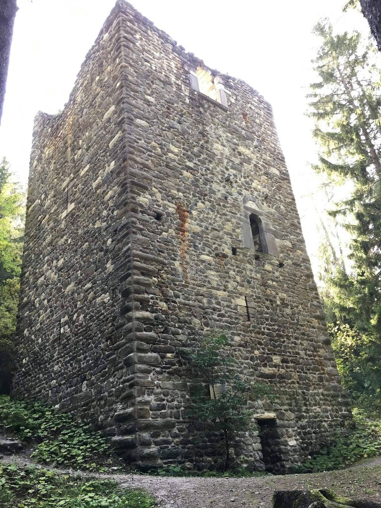 Reifenegg Castle: A Medieval Fortress above the Jaufen Pass in Italy