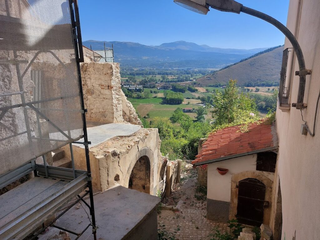 Castle of Fossa: A Medieval Fortification in Italy 4 Castle of Fossa