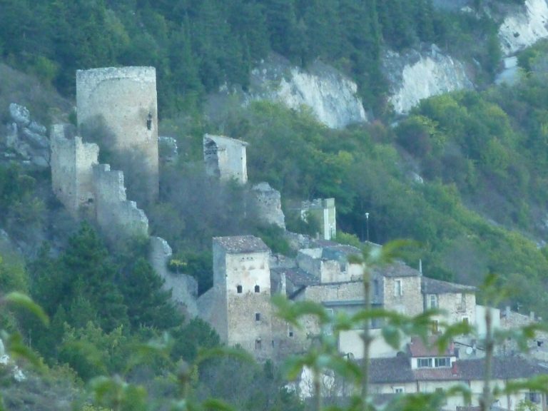 Castle of Fossa: A Medieval Fortified Enclosure in Italy
