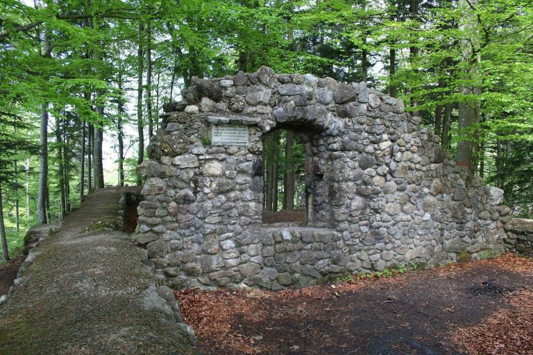 Burg Bernegg ZH: A Medieval Hilltop Castle in Switzerland