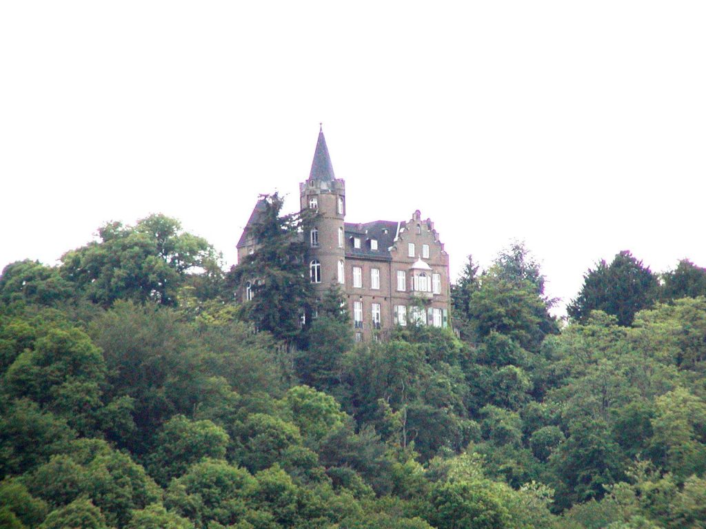 Schloss Liebeneck: A Historicist Hunting Lodge in Germany 2 Schloss Liebeneck