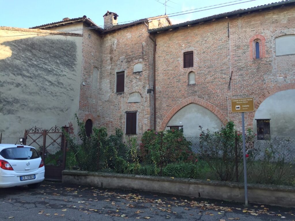 Castle of Silvano Pietra: A Medieval Fortification in Italy 1 Castello di Silvano Pietra