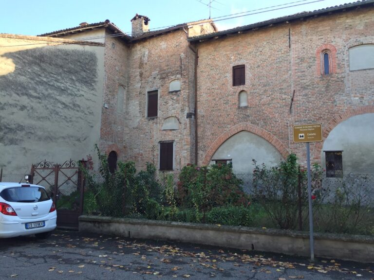 Castello di Silvano Pietra: A Medieval Fortress in Italy