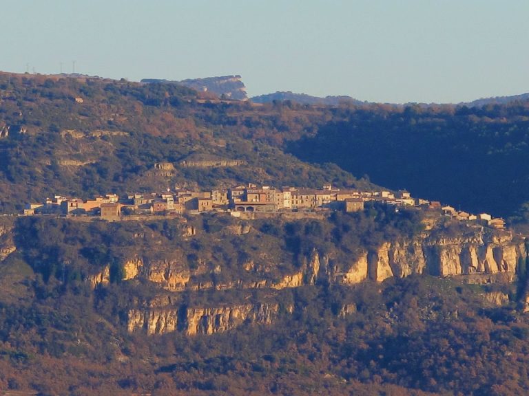 Recinte fortificat de la vila de Llimiana: Medieval Castle and Walled Settlement