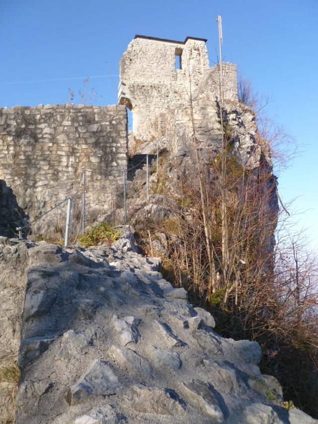 Burgruine Gutrat: A Medieval Rock Castle in Austria