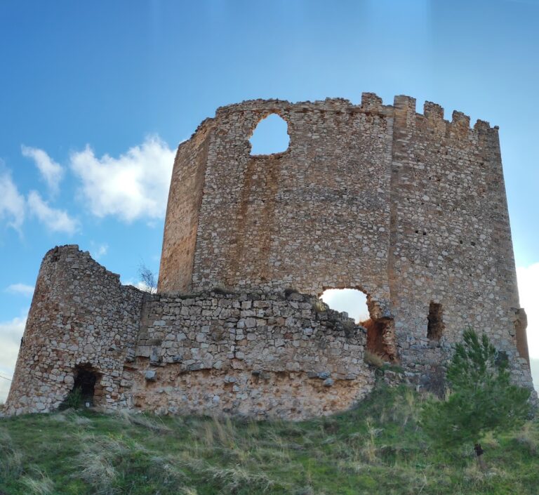 Castillo de Sisamón: A Medieval Fortress in Spain