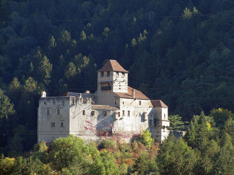 Dornsberg Castle: A Medieval Noble Residence in Italy