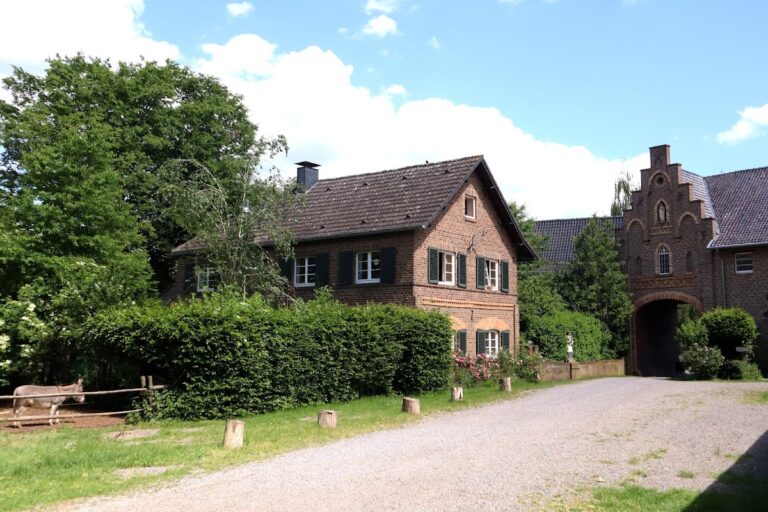 Haus Dürffenthal: A Medieval Manor in Zülpich, Germany