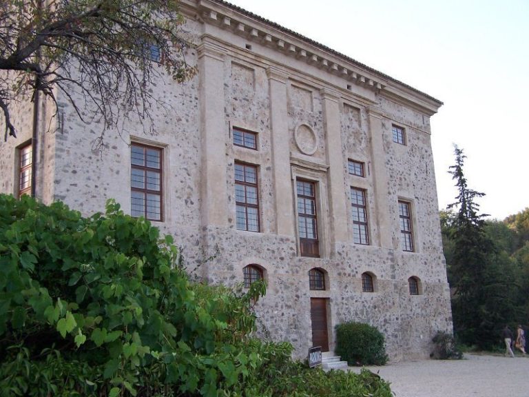 Château de Vaugrenier: An Italian-Style Historic Mansion in France