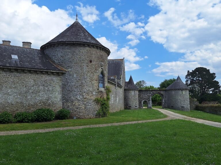 Château de Trémohar: A Historic Castle in Berric, France