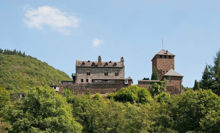 Wildburg (Treis-Karden): A Medieval Hill Castle in Germany