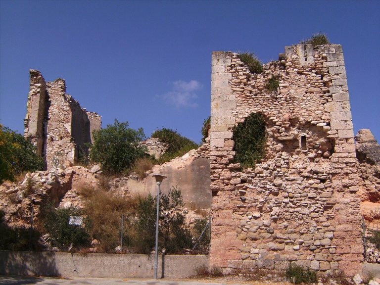 Castell dels Garidells: A Gothic Fortified House in Catalonia