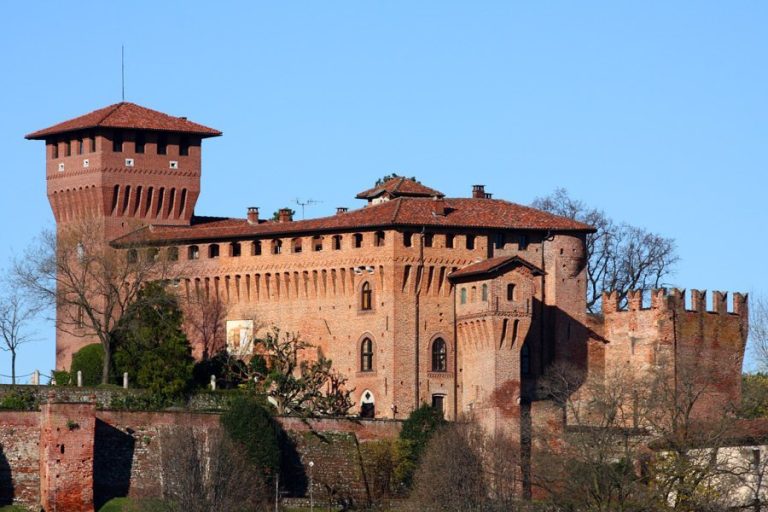 Castello di Barengo: A Fortified Residence in Northern Italy