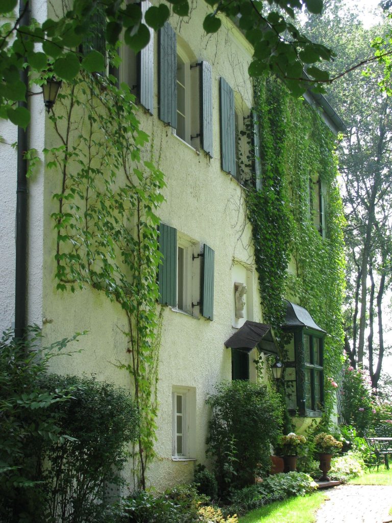 Schloss Ottenburg: A Medieval Castle and Late-Classical Villa in Germany