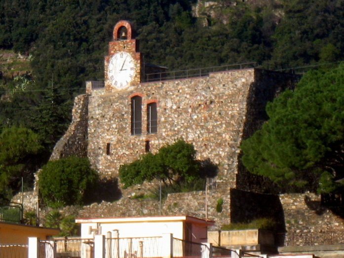 Castle of Bonassola: A Genoese Coastal Defense