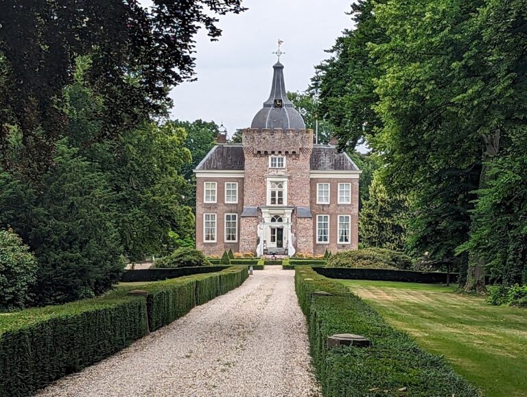 Heukelum Castle: A Historic Fortress in the Netherlands