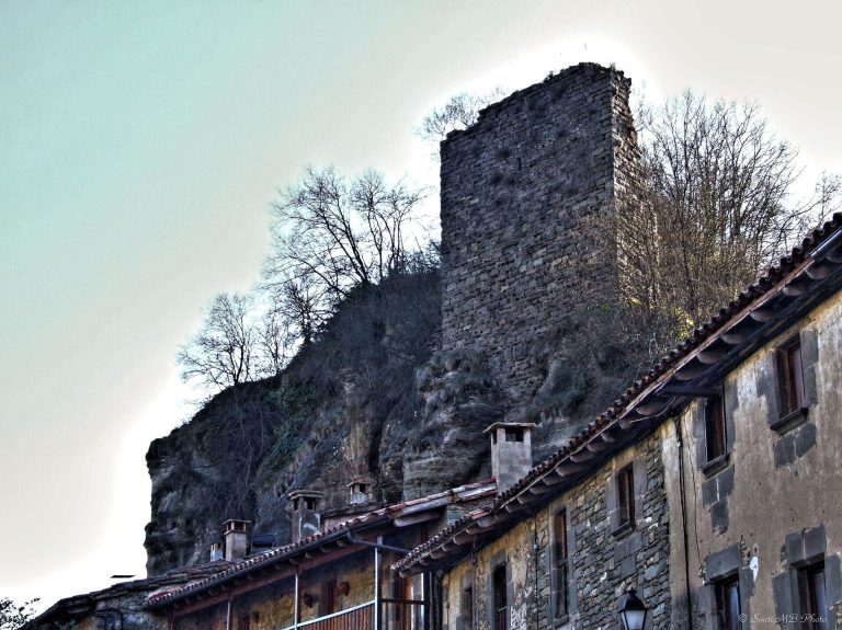 Castell de Rupit: A Romanesque Fortification in Catalonia