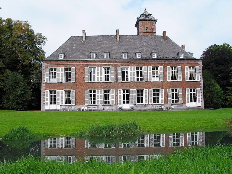 La Follie Castle: A Sixteenth-Century Manor in Belgium