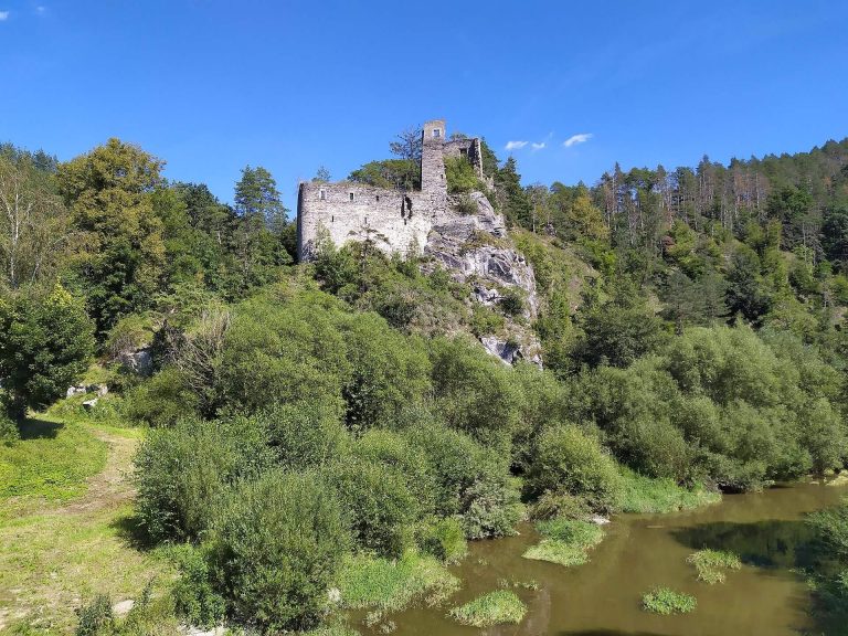 Eibenstein Castle Ruins: A Hilltop Castle in Austria