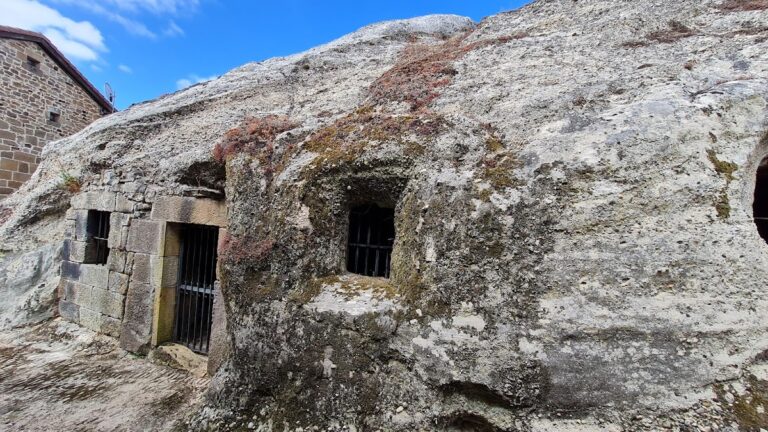 Ermitage rupestre de Campo de Ebro: A Visigothic Rock-Cut Hermitage in Spain