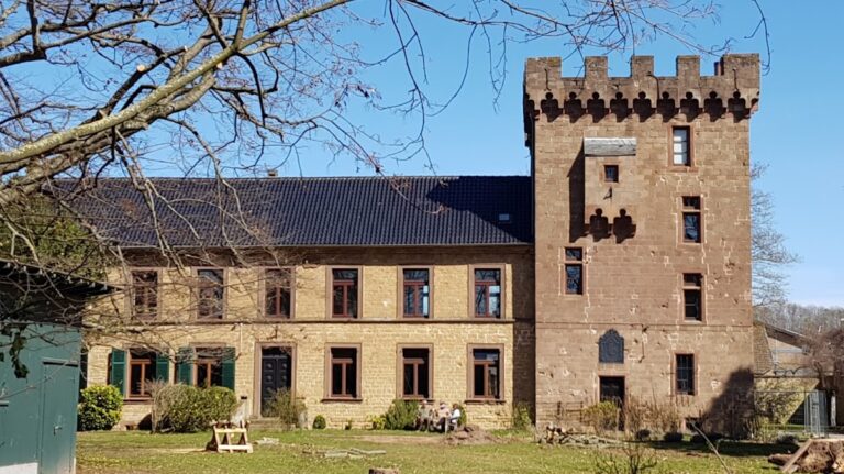 Burg Vlatten: A Medieval Moated Castle in Germany